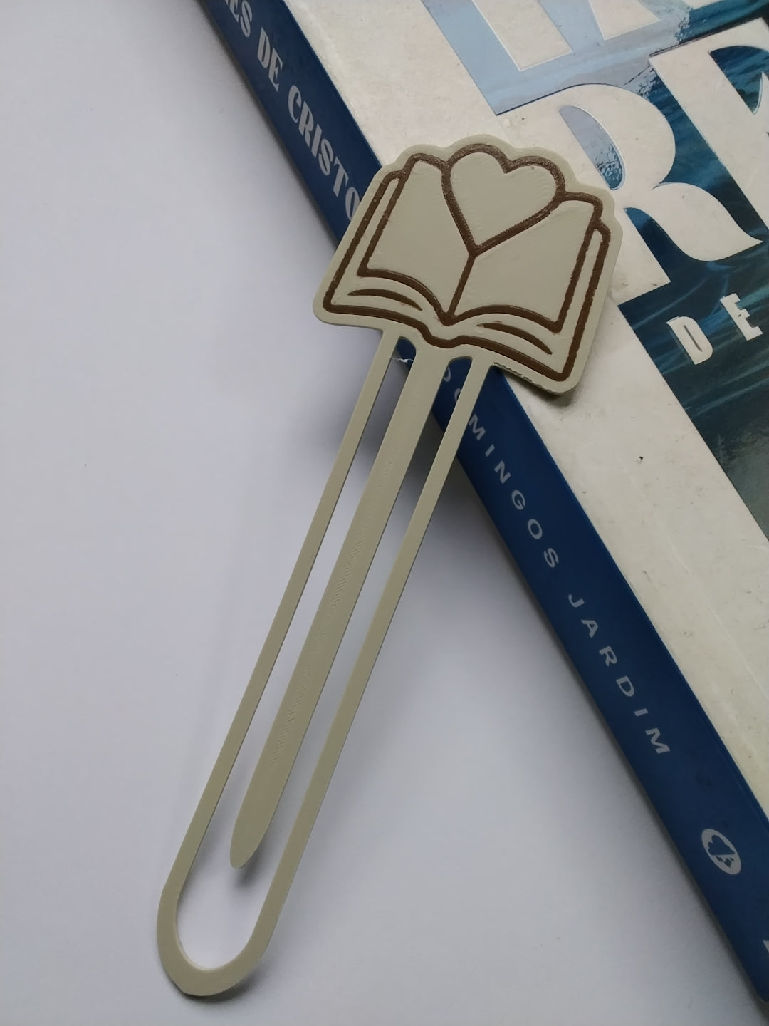 Marca Página 3D Clipe Livro Aberto com Coração