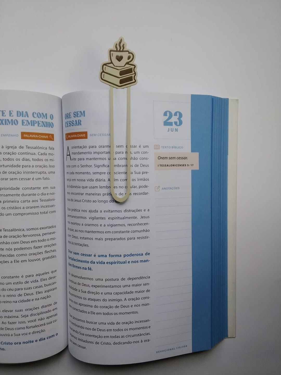 Marca Página 3D Clipe Chávena: "livro + café = coração"