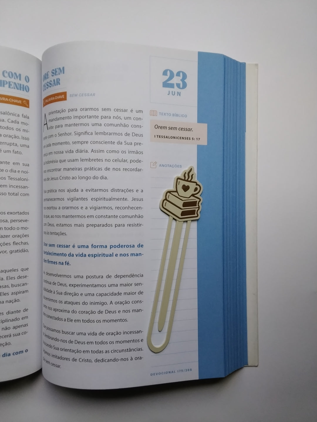 Marca Página 3D Clipe Chávena: "livro + café = coração"