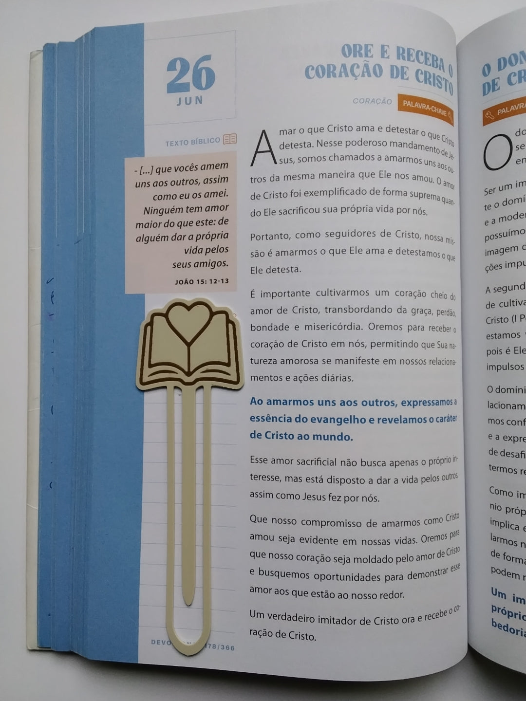 Marca Página 3D Clipe Livro Aberto com Coração